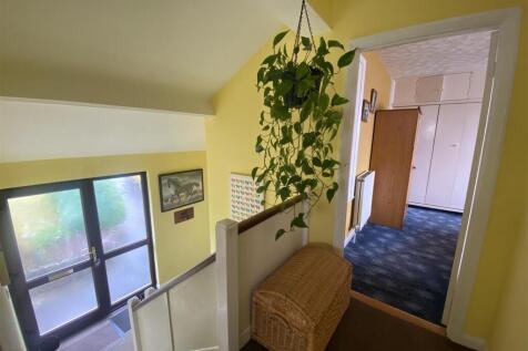 UPPER LANDING