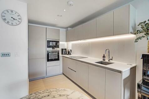 13-d7e7Reshoot-MK-HMF-Flat 12 17 Canalside Square-