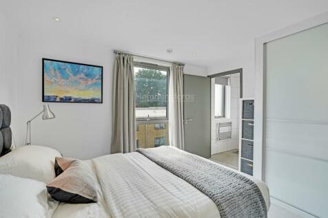02-9ea8Reshoot-MK-HMF-Flat 12 17 Canalside Square-