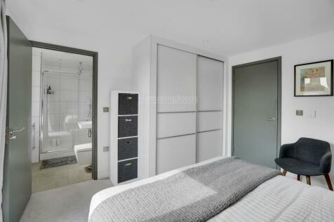 03-cb4dReshoot-MK-HMF-Flat 12 17 Canalside Square-