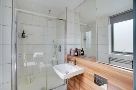 04-3086Reshoot-MK-HMF-Flat 12 17 Canalside Square-