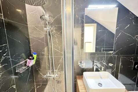 bathroom a.jpg