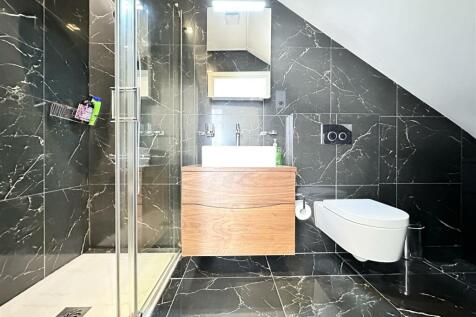 Bathroom c.jpg