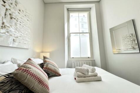 bedroom b.jpg