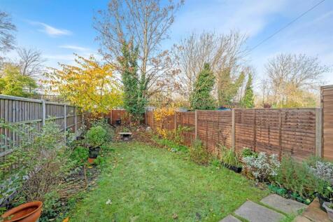 07-504a81601 - HMF - NS - 30 Fairthorn Road SE7 7R