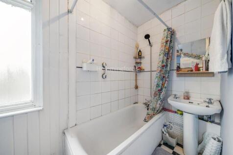 14-d76c81601 - HMF - NS - 30 Fairthorn Road SE7 7R