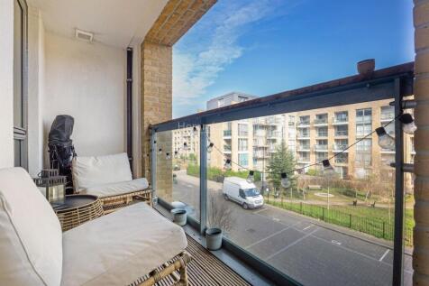 12-0b8482165-HMF-JJ-Canalside Sq.-56-medium.jpg