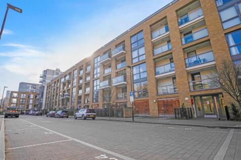 14-cbdf82165-HMF-JJ-Canalside Sq.-58-medium.jpg