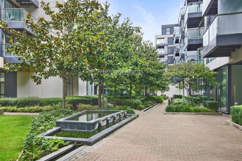 12-76731 - AM - 65, Dance Square London, EC1V 3AJ-