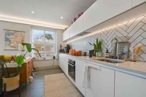 06-ee2bGCHMF - Flat 2 81A Haverstock Hill - Kitche