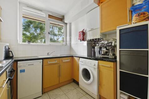 10-3b48GCHMF - 117 Crondall Court - Kitchen -Origi