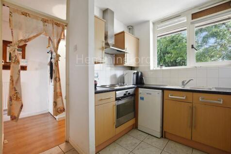 08-5d5aGCHMF - 117 Crondall Court - Kitchen 2 -Ori