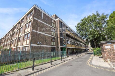07-408bGCHMF - 117 Crondall Court - Exterior -Orig