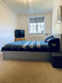 Bedroom 1 (1).jpg