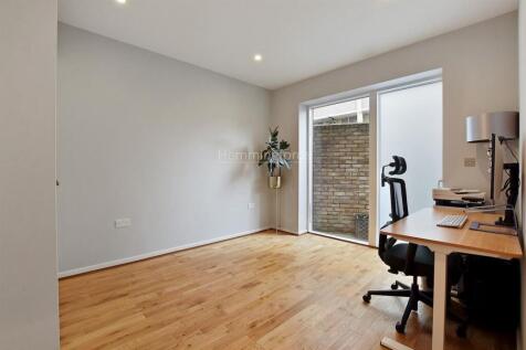 05-8ce2GCHMF - Flat 1 103 Copenhagen St - Bedroom