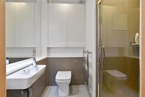 15-c8cfGCHMF - Flat 1 103 Copenhagen St - Shower -