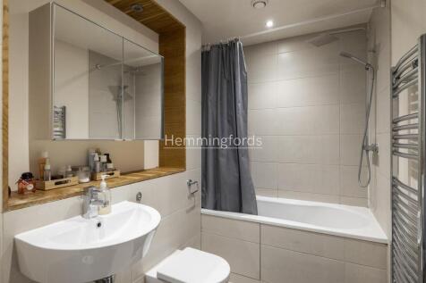 Hemmingfords- Flat 5, 54 Grays Inn Road-8_Lo_Water