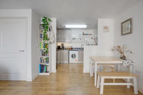 08-6c9684313-HMF-JJ-42,46 Palmers Rd-14-medium.jpg