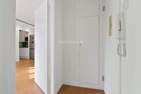 05-d0f278696 - AM - 67 Clare Court, Judd Street Lo