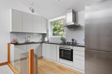 12-0f2d77418 - AM - 20A Queens Road London E11 1BB