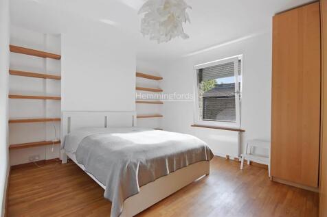 05-ceae77418 - AM - 20A Queens Road London E11 1BB