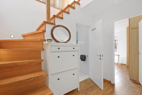 07-3f9677418 - AM - 20A Queens Road London E11 1BB