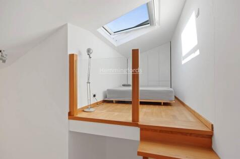 08-98d477418 - AM - 20A Queens Road London E11 1BB