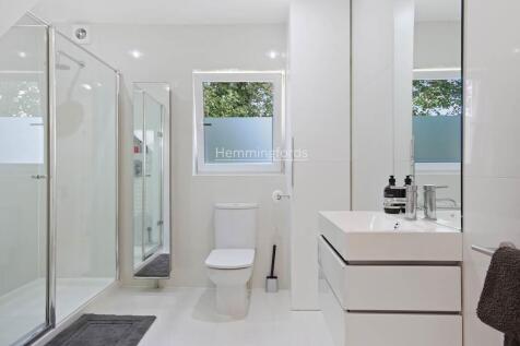 04-eeea77418 - AM - 20A Queens Road London E11 1BB