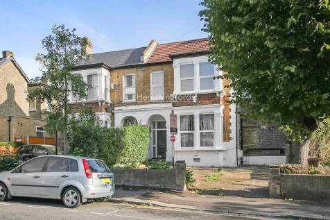 01-d18f77418 - AM - 20A Queens Road London E11 1BB