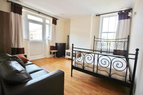 Living Room / Bedroom 3