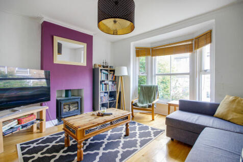 Deceptively Spacious 3 Bed Detached House