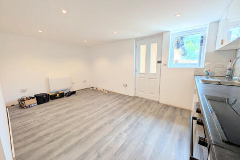 Self-Contained 1 Bed Property