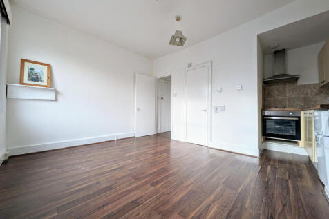 Bedroom / Living Area
