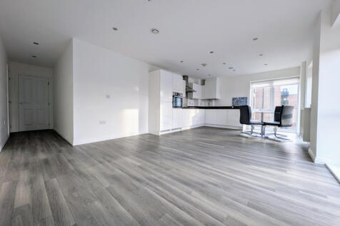 Immaculate 2 Bed Flat