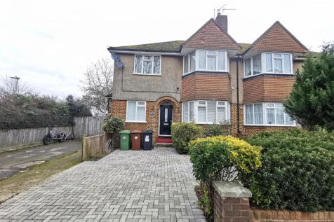 Stunning 2 Bed Garden Flat