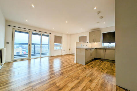 Modern 2 Bed 2 Bath Flat