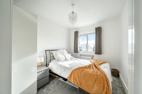 1375259-3-690b282...