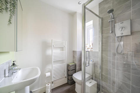 1375259-4-690b283...