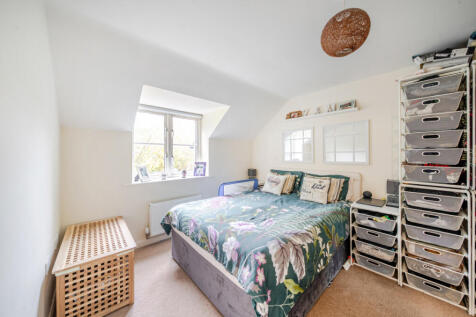 1376608-9-690c7ab...