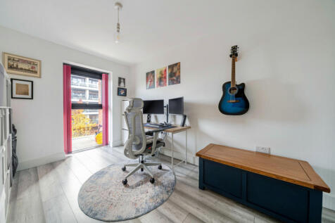 1374672-12-690dc5...