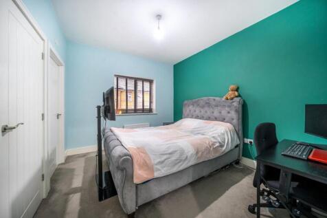 1374305-3-690e30e...