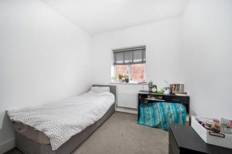 1374305-2-690e30d...