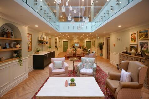 Finch Owners Lounge