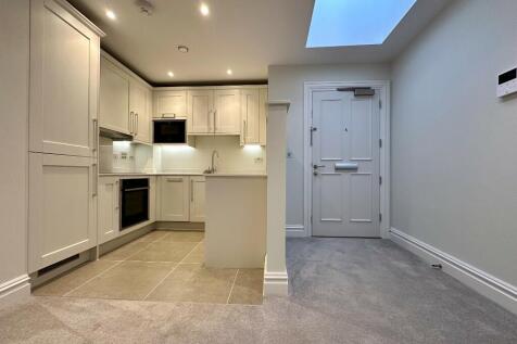 Kitchen/ Entryway