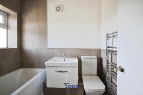 99817282-Bathroom.JPG