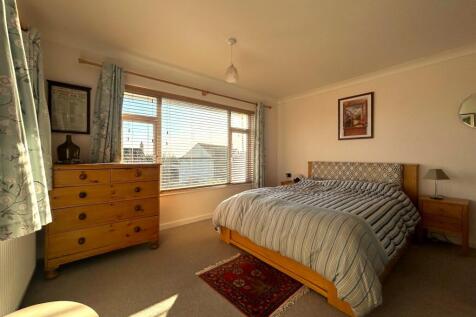 Bedroom 1 Pic 2