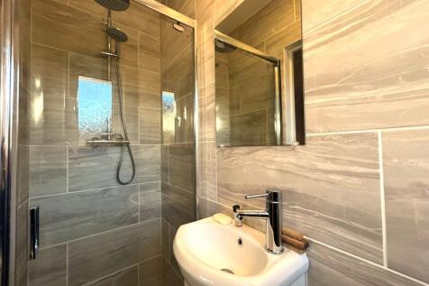 En- Suite Pic 2