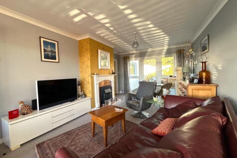 Lounge Dining Room Pic 3
