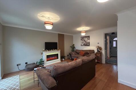Lounge Dining Room Pic 3