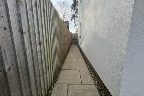 Passageway to back garden